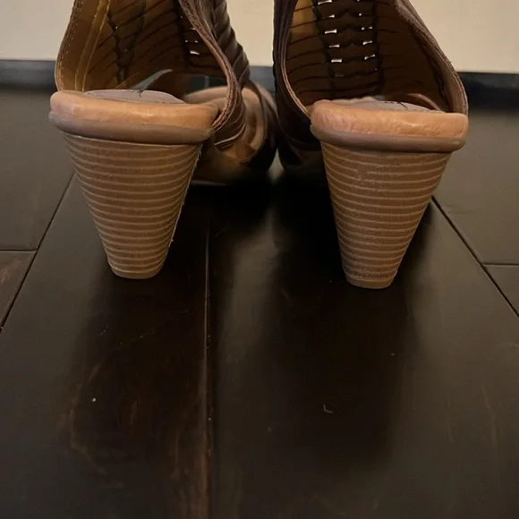 Earth women’s Libra heels - Picture 4 of 10